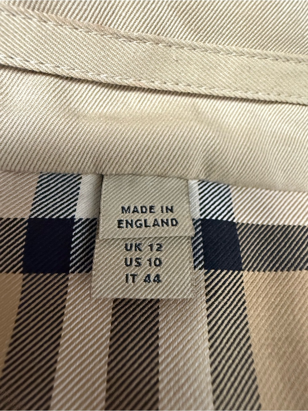 Burberry Honey-Beige Chelsea Heritage Trench Coat with Belt - Picture 15 of 16